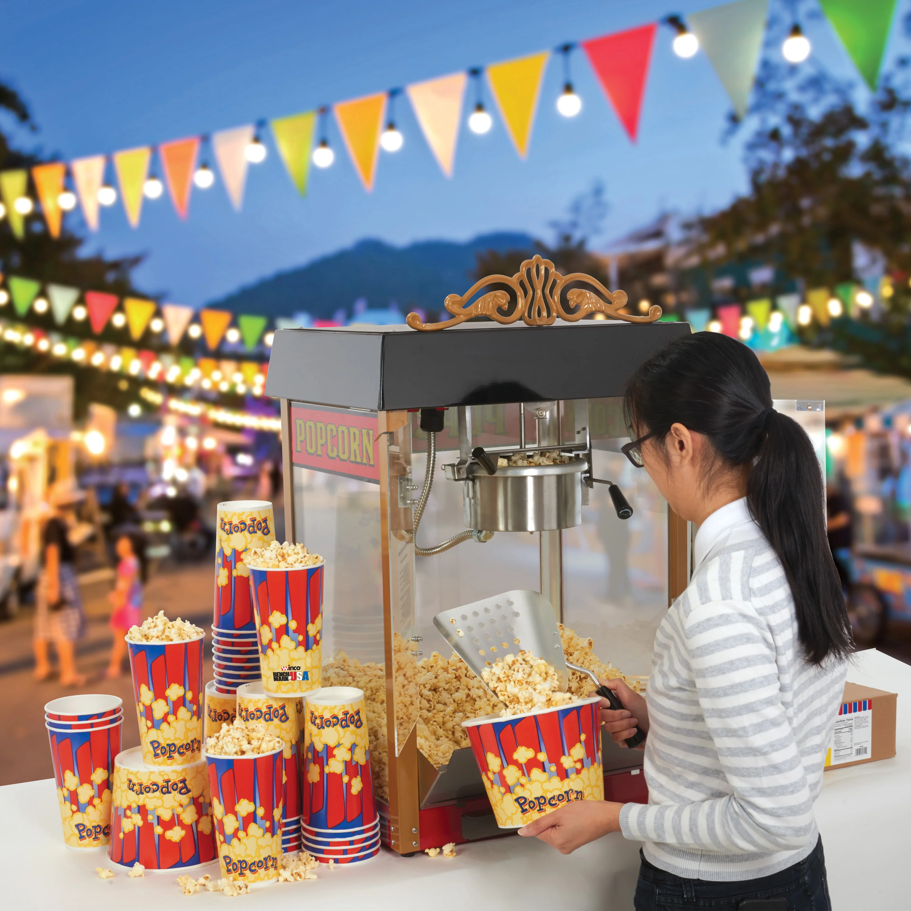 Winco 41432CS 32 Oz Benchmark Popcorn Tub with Secure Handle Pack of 500 - Image 3