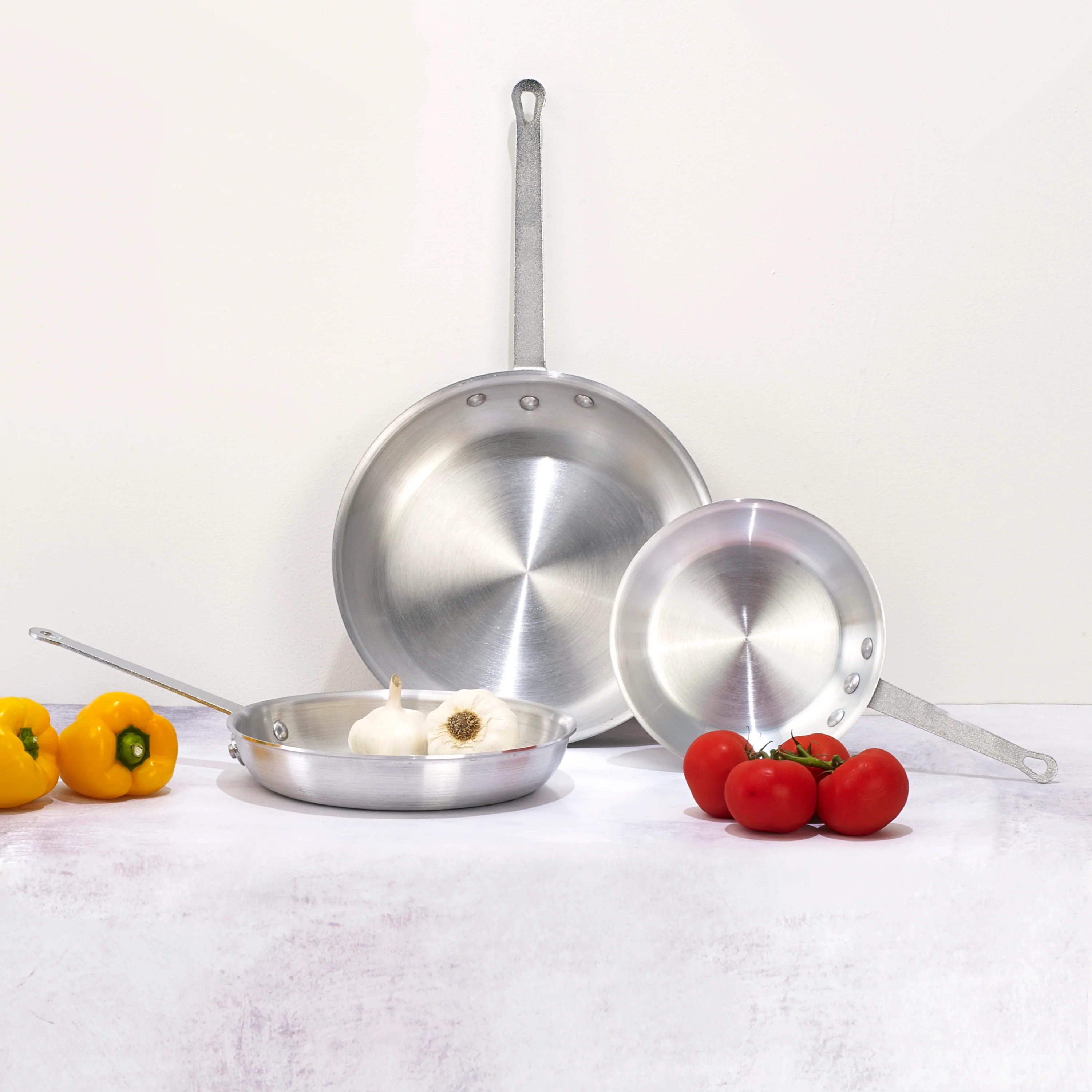 Winco AFP-7S 7 Inch Fry Pan Round Without Lid Riveted Handle Aluminum Natural Finish - Image 2
