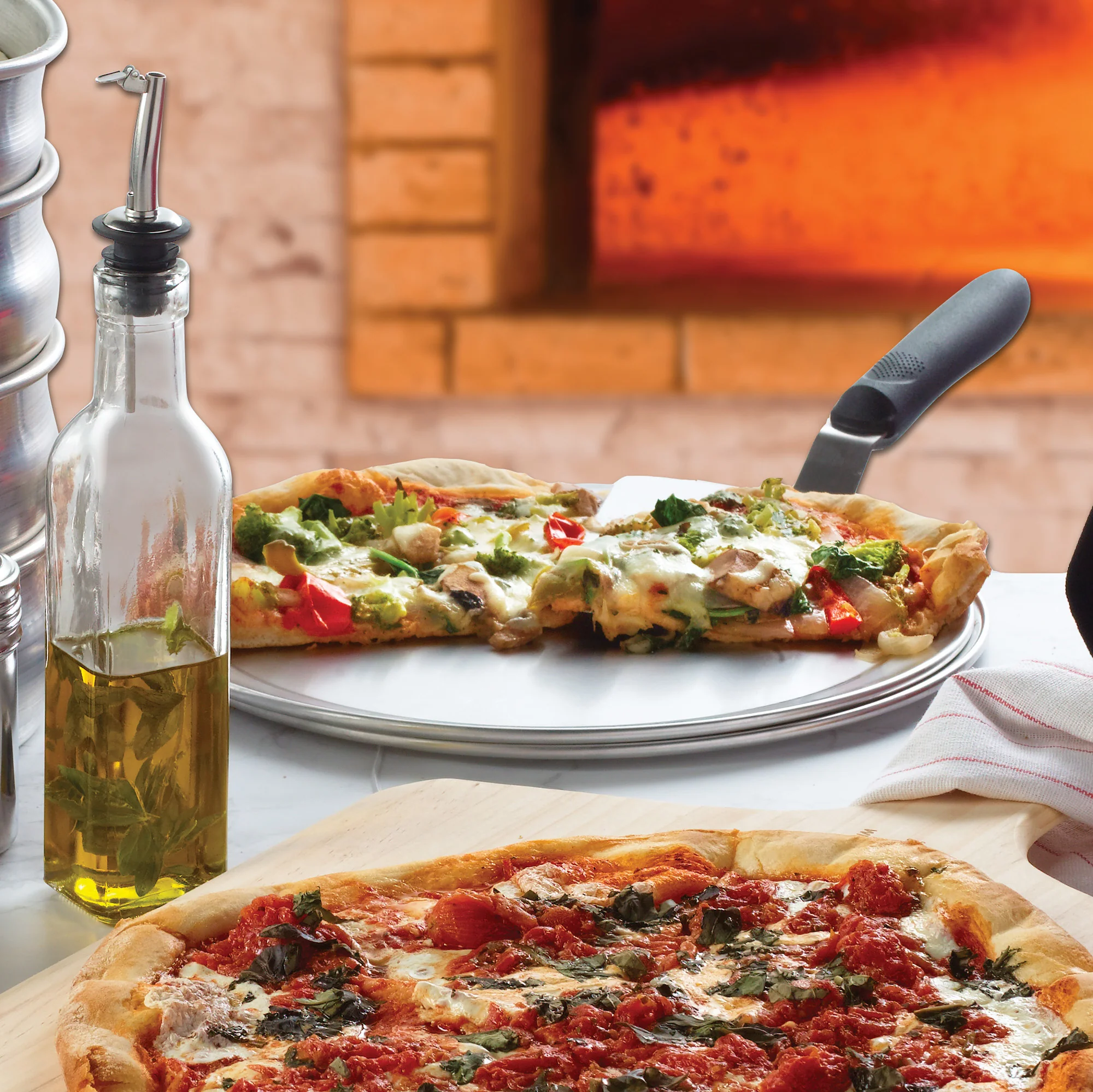 Winco APZT-16 16 Inch Dia Round Aluminum Pizza Pan with Wide Rim - Image 2