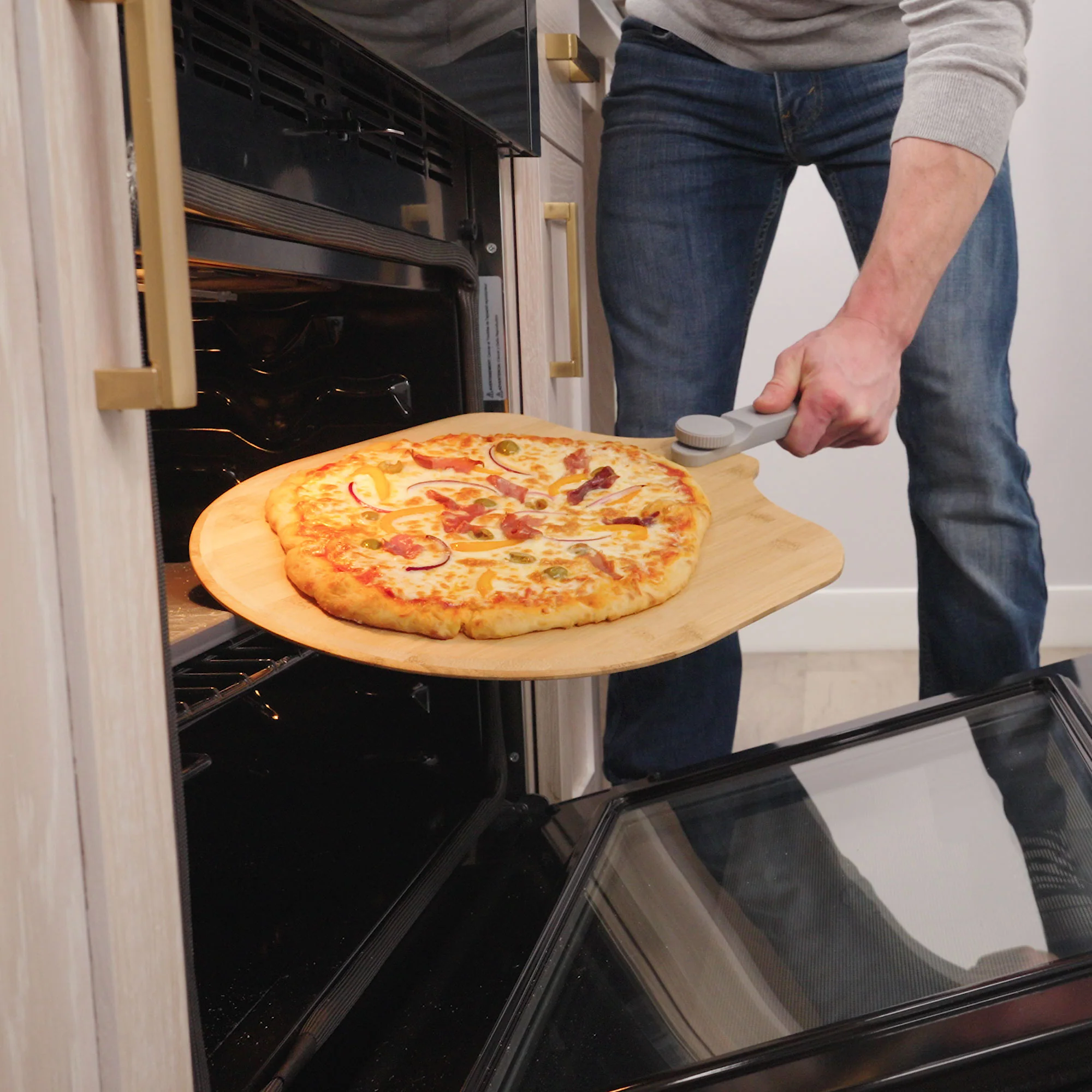 Winco BPP1214 12 Inch Bamboo Pizza Peel with Folding Handle Old Stone - Image 5
