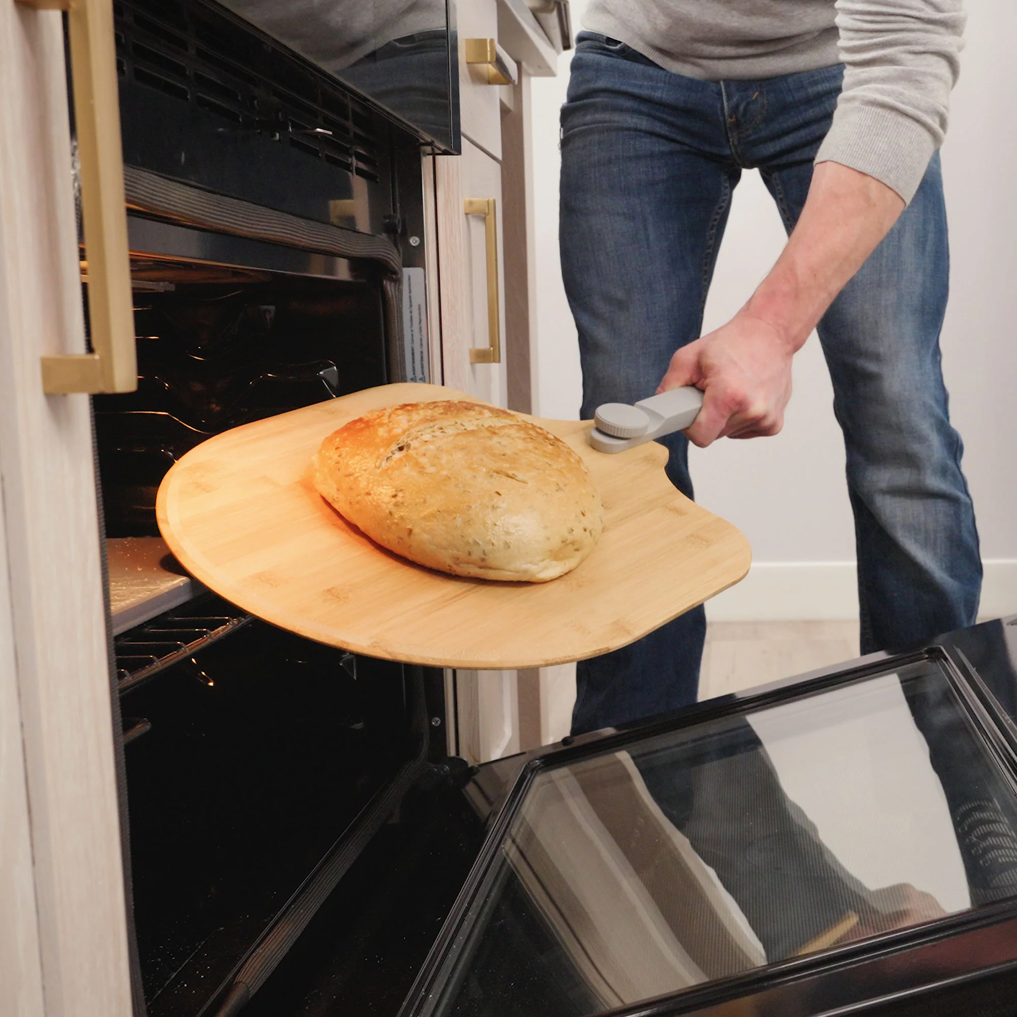 Winco BPP1214 12 Inch Bamboo Pizza Peel with Folding Handle Old Stone - Image 6
