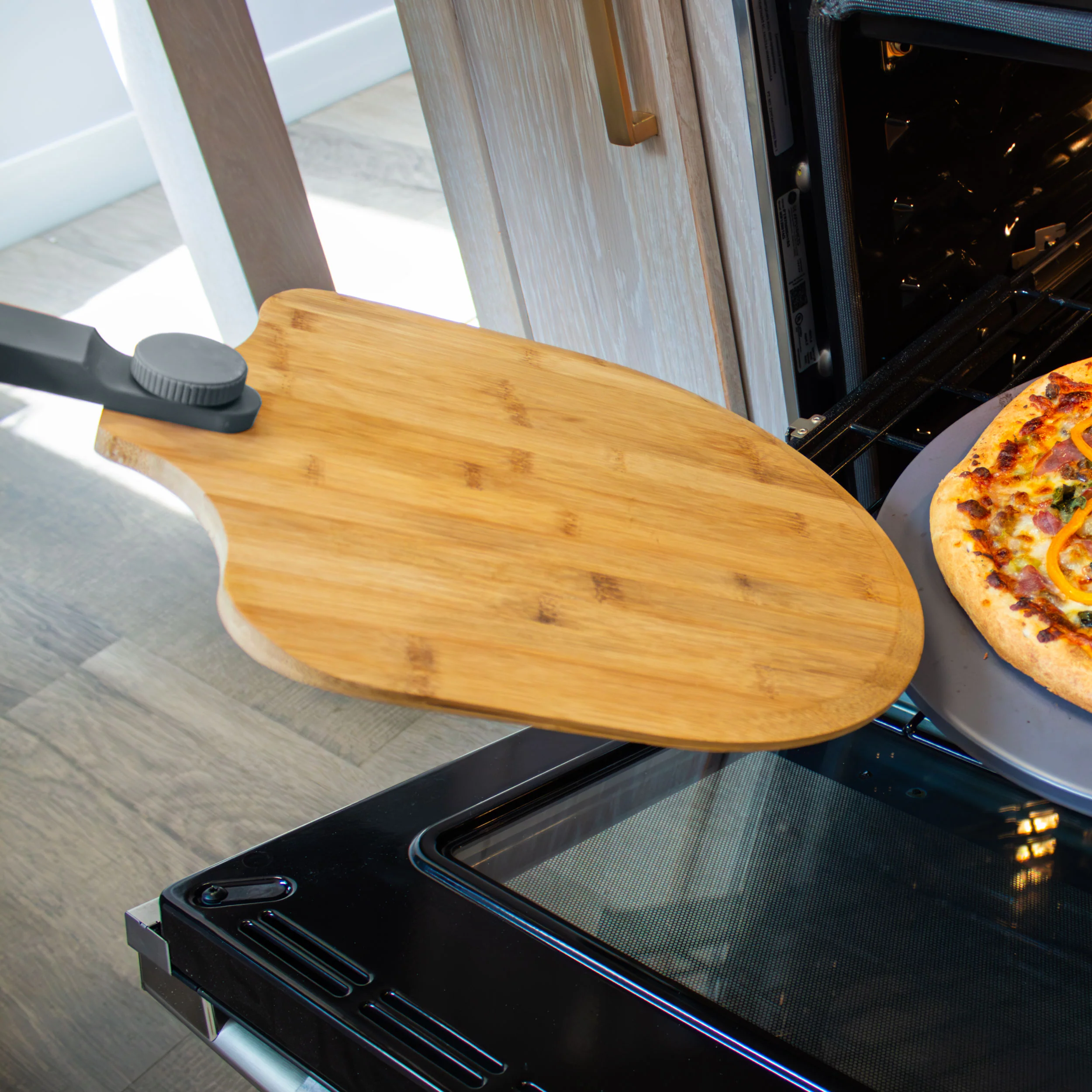 Winco BPP1416 14 Inch Bamboo Pizza Peel with Folding Handle - Image 2