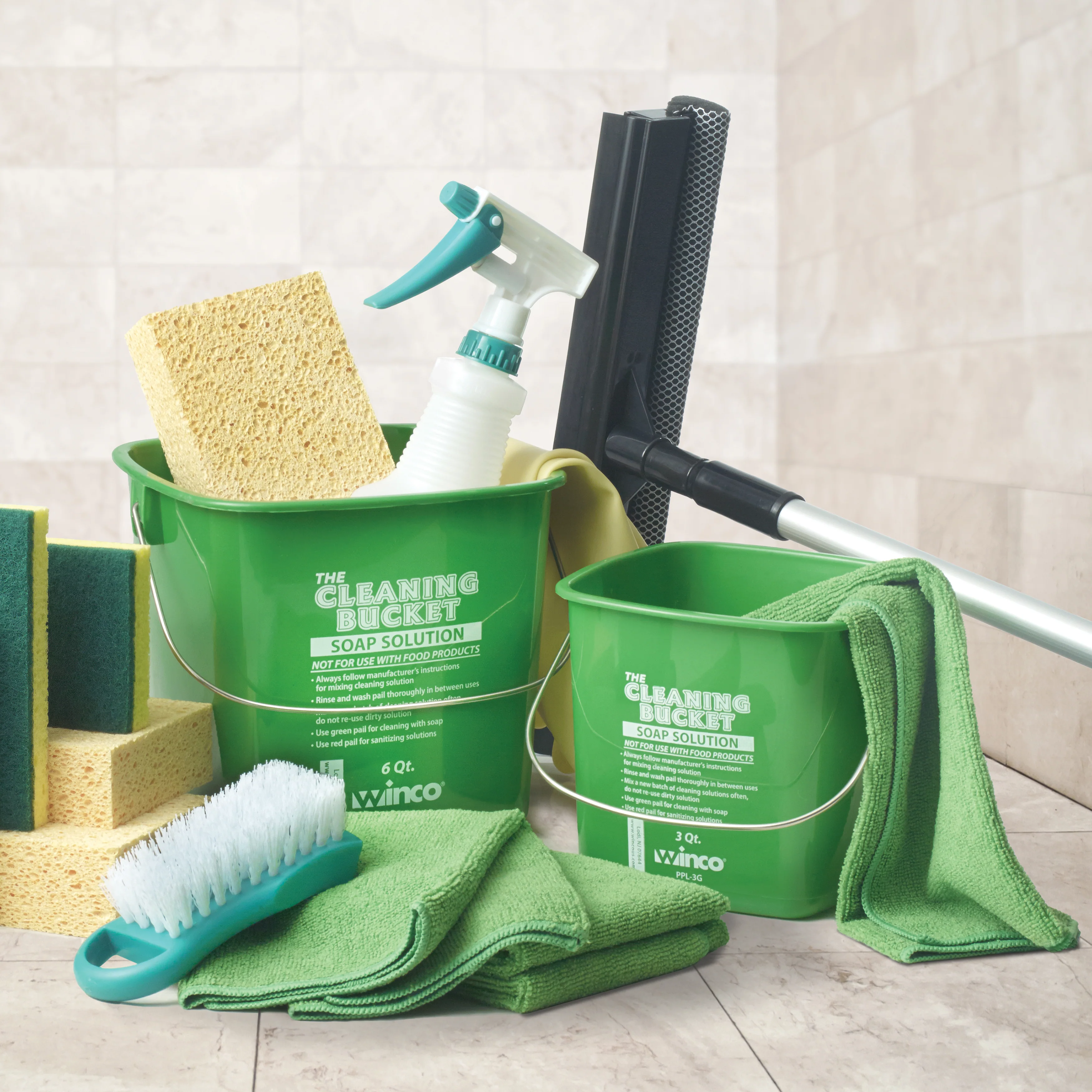Winco BTM-16G 16 Inch Green Microfiber Towel Set with 6 Packs - Image 4