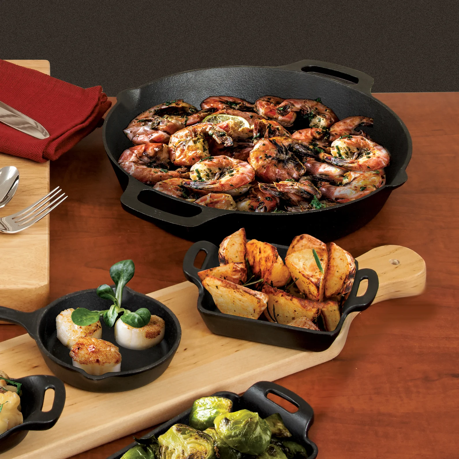 Winco CASD-12 12 Inch Induction Skillet with dual loop handle Cast Iron - Image 4