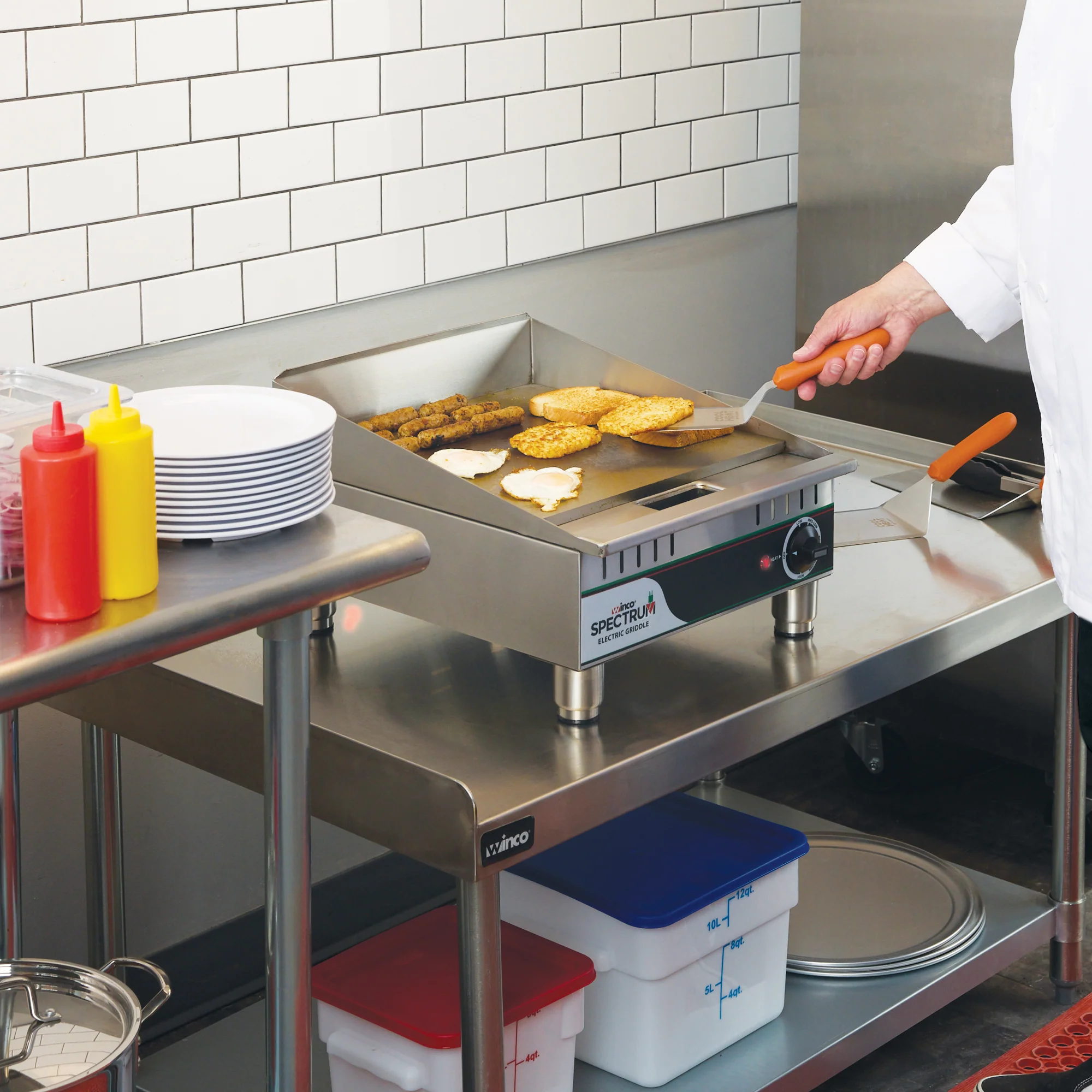 Winco EGD-16M 16" Electric Countertop Griddle - Commercial Series - Image 2