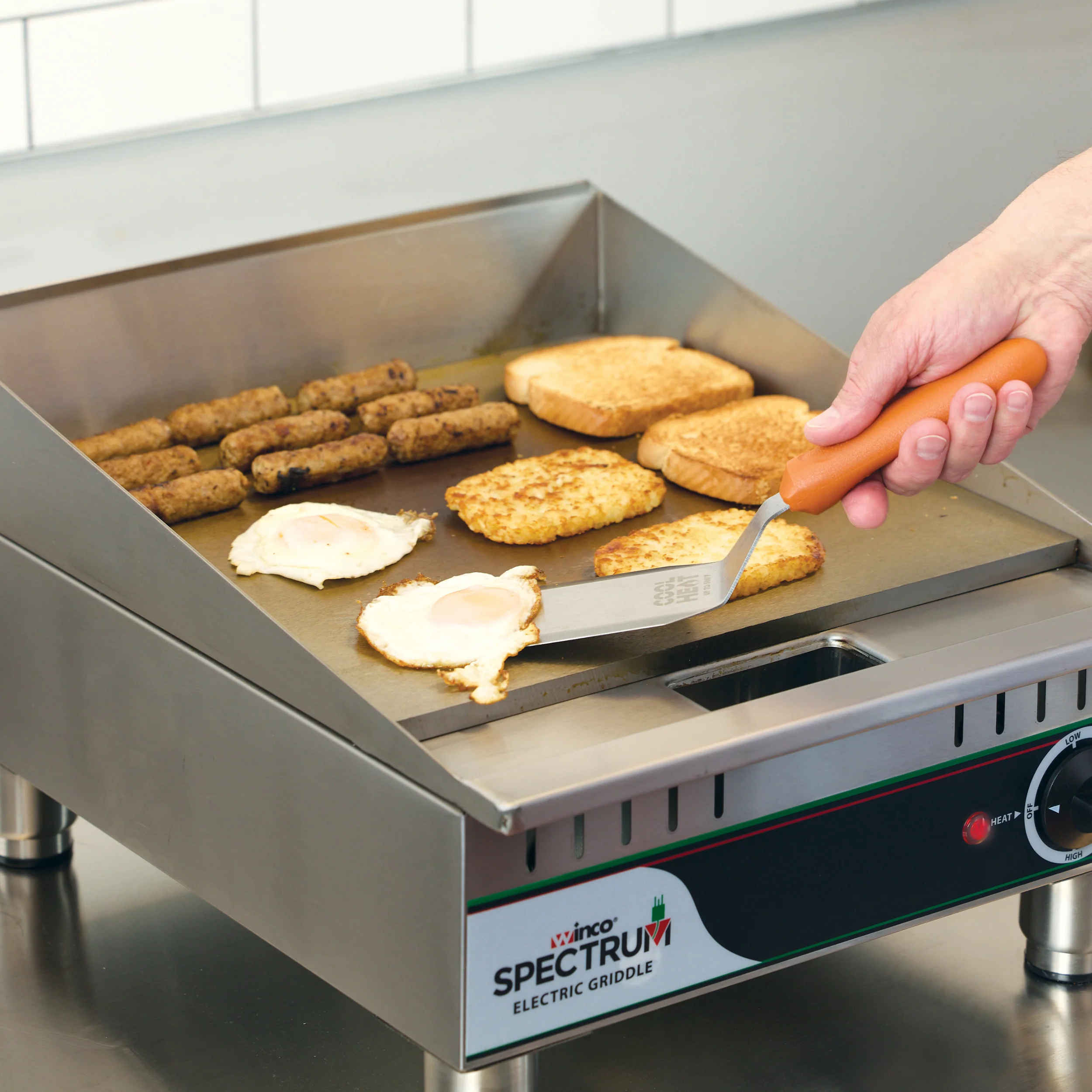 Winco EGD-16M 16" Electric Countertop Griddle - Commercial Series - Image 3