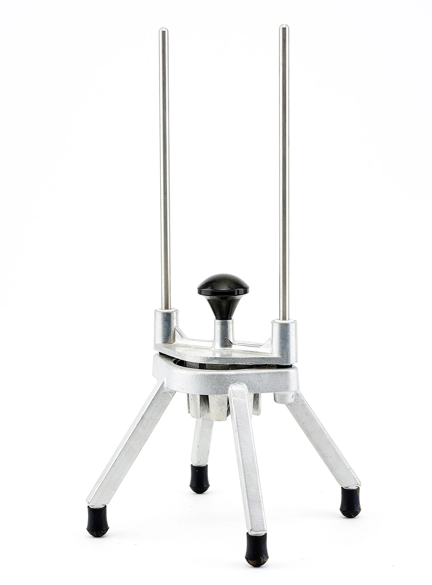 Winco FWS-8 3-1/2 Inch Cutting Diameter Fruit Wedge Slicer Aluminum Body Stainless Steel Blades Non-skid Feet - Image 2