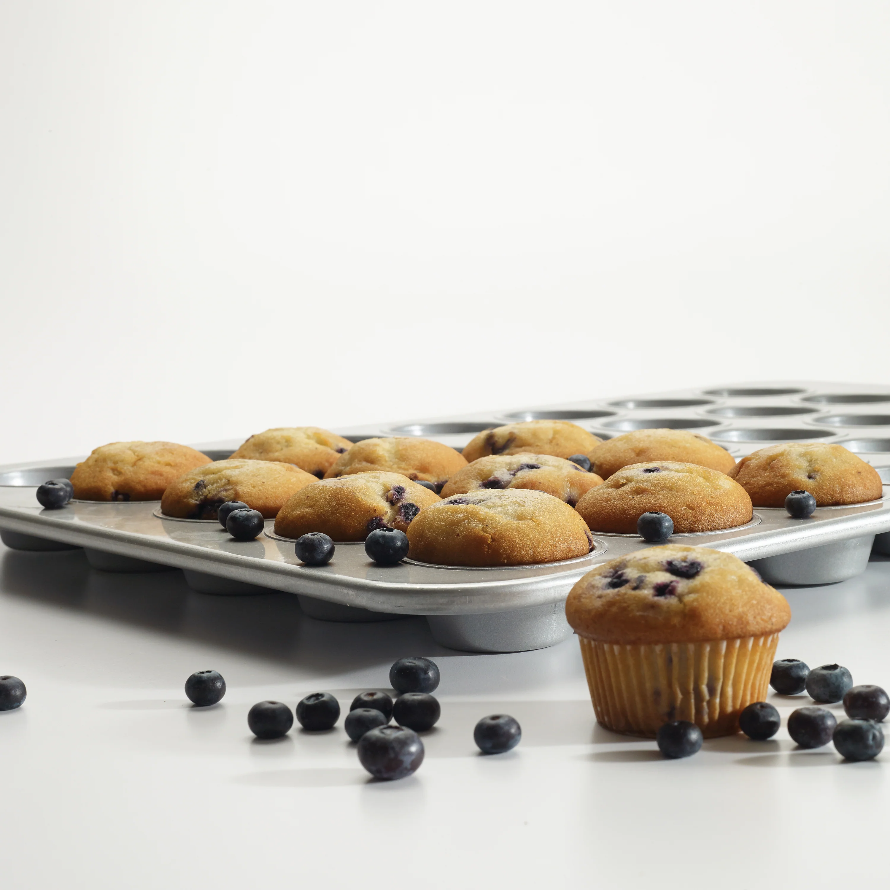 Winco HMF-35T 25 Inch Cupcake Pan 35 Cups 26 Gauge Aluminized Steel with Silicone Glaze - Image 3