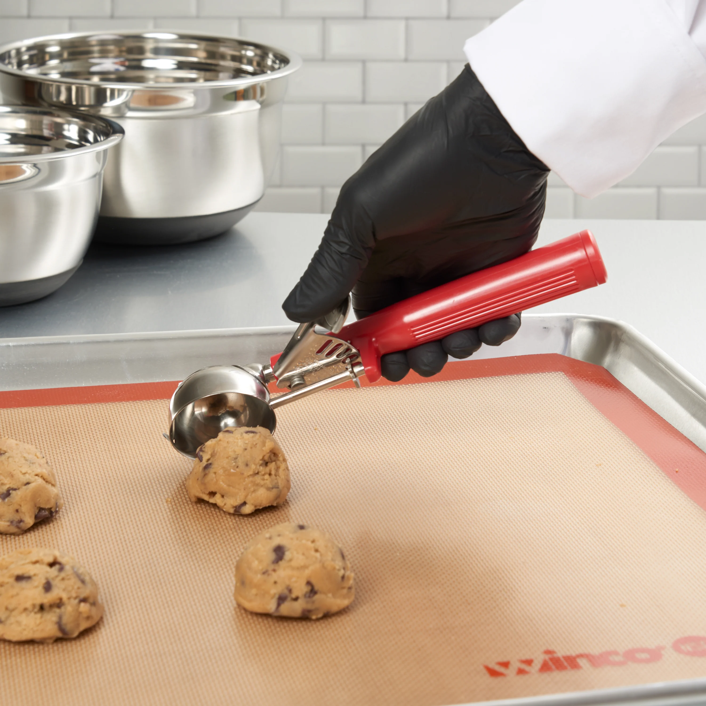 Winco ICOP-24 1-1/3 Oz Deluxe Disher Round Bowl with Stainless Steel Handle Red - Image 2