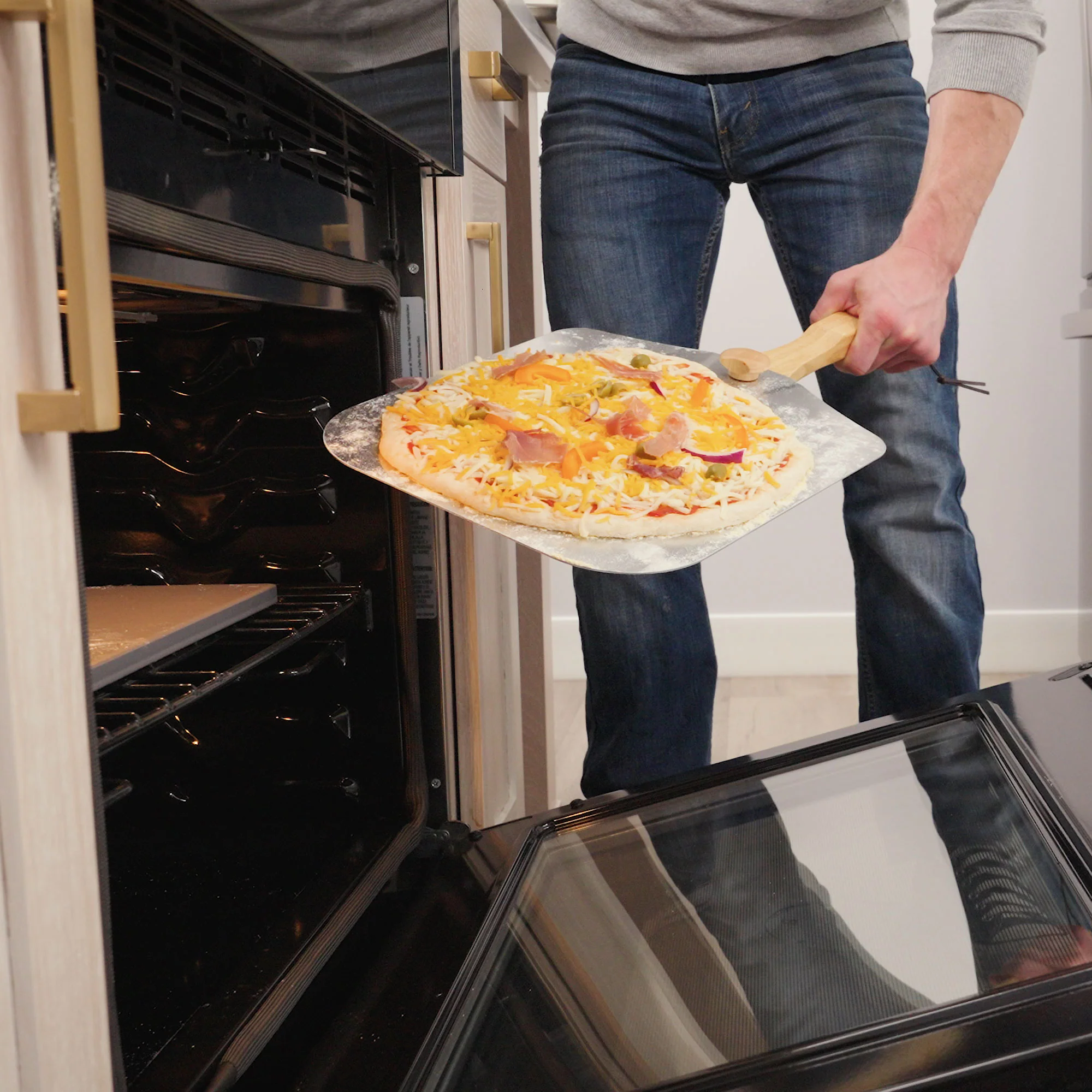 Winco KCH-08436 14 Inch Aluminum Folding Handle Pizza Peel with Wood Handle - Image 4