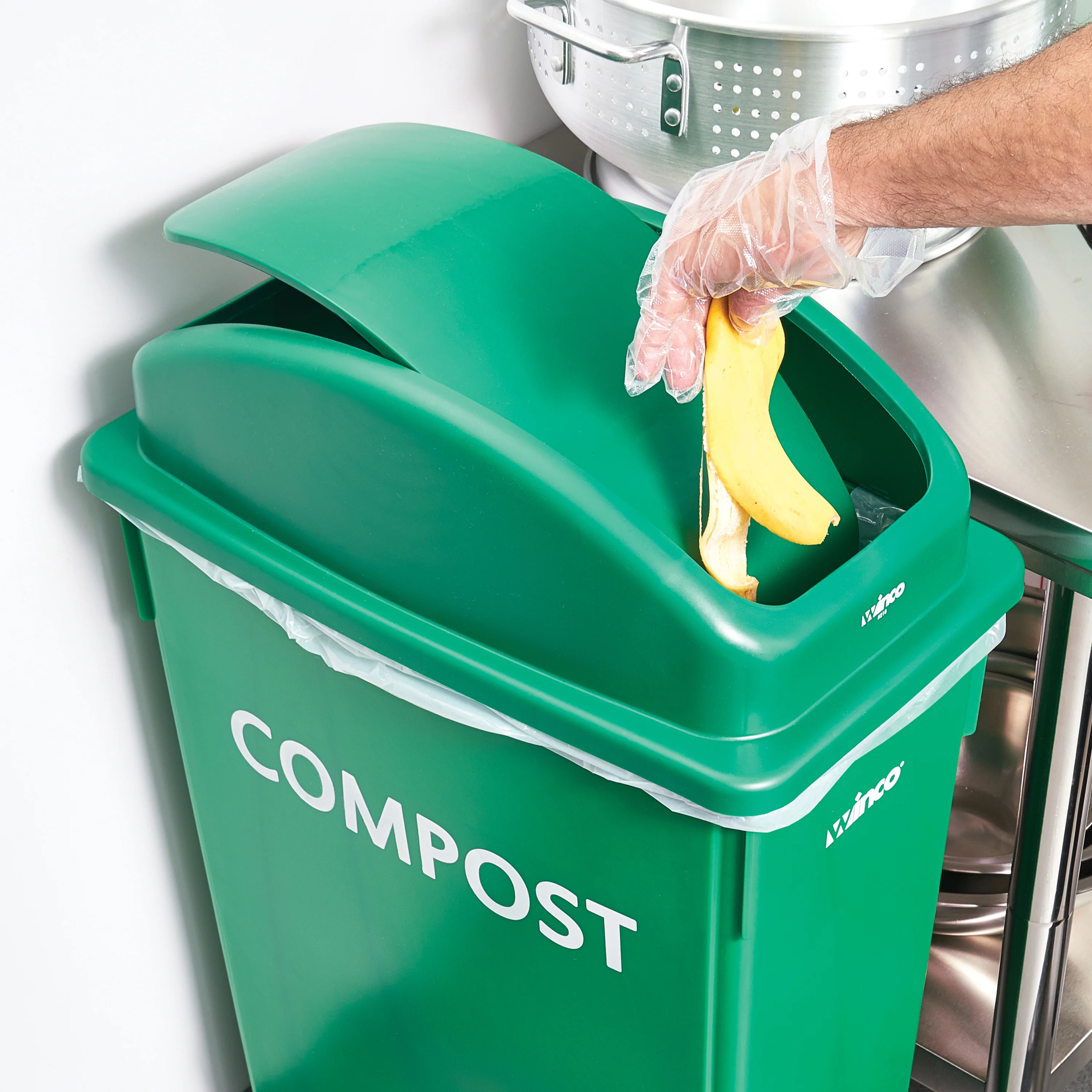 Winco PTCL-23GR 20 Inch Trash Receptacle Lid with Polypropylene Green - Image 2