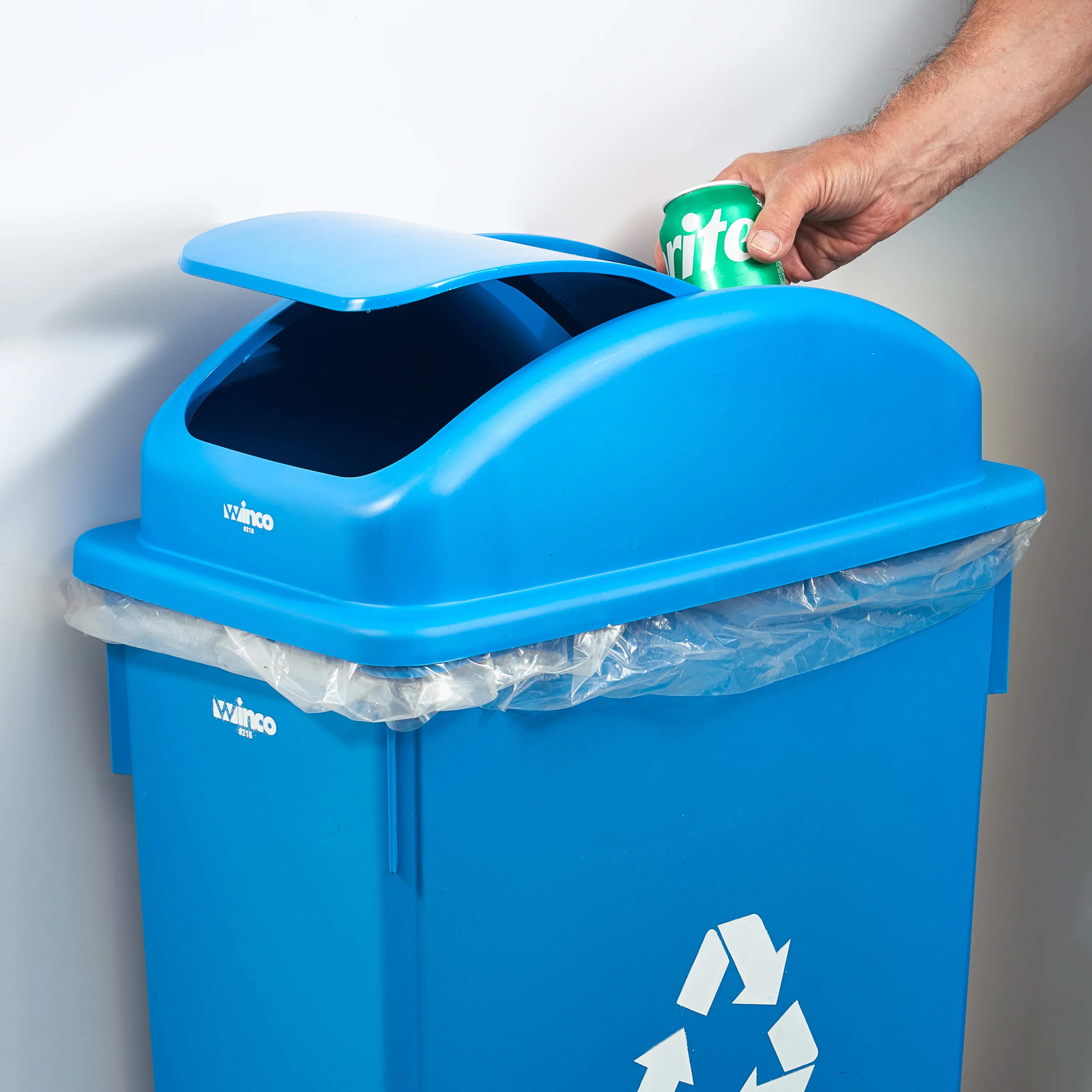 Winco PTCL-23L Cover for PTC-23L Swing Lid Impact-Resistant Polypropylene Blue - Image 2