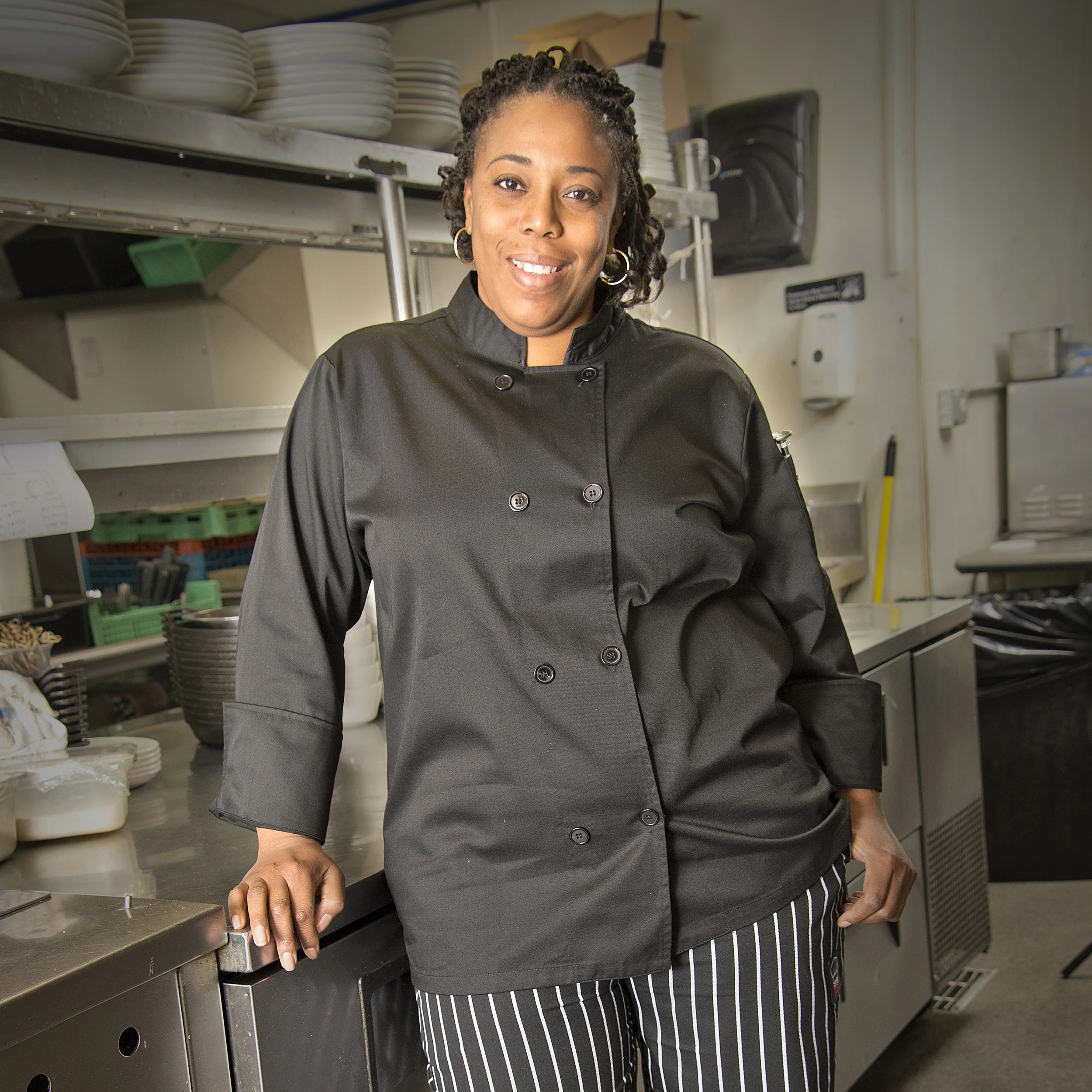 Winco UNF-6KXXL Chef Coat Tapered Fit Double Breasted Black Poly-Cotton - Image 2