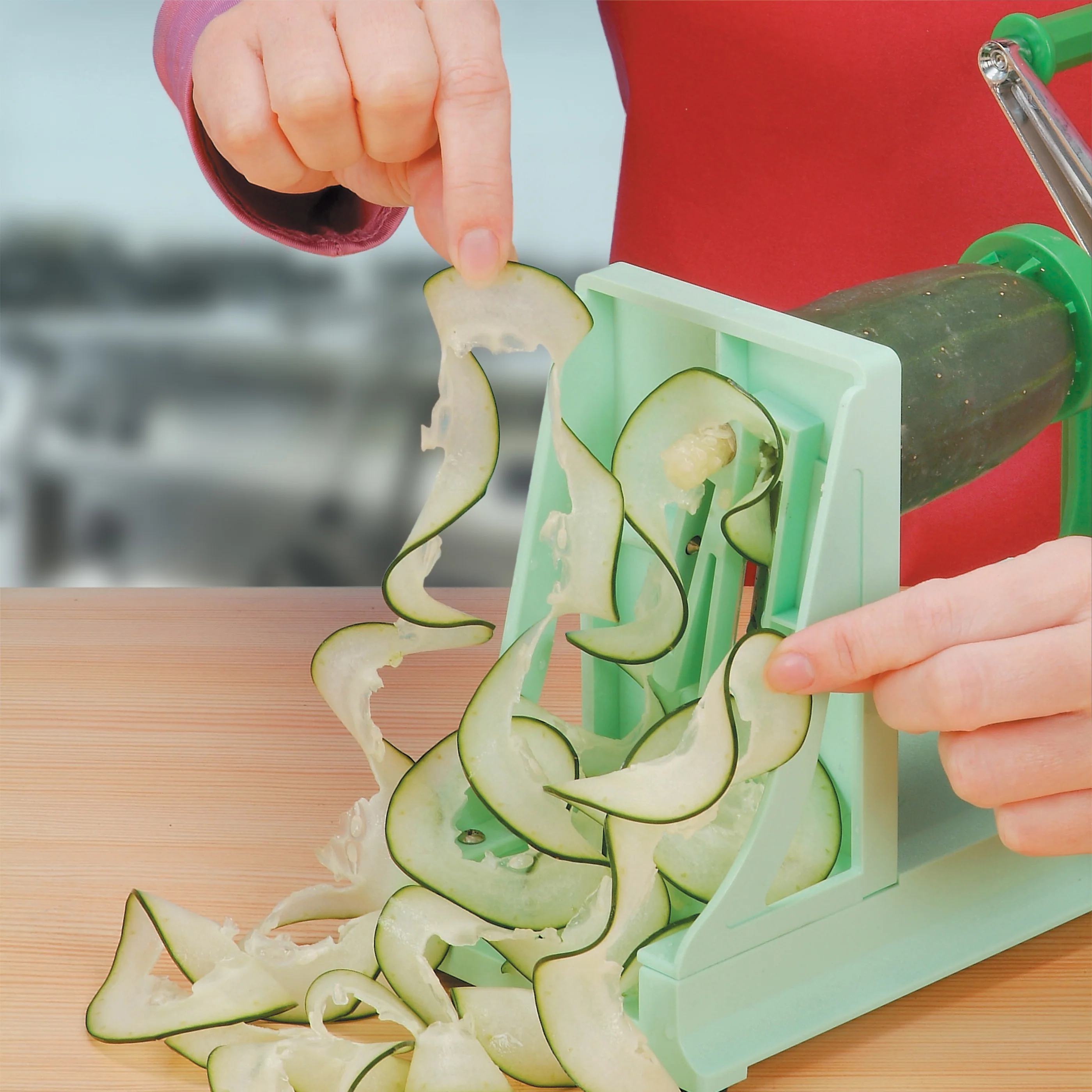 Winco VTS-3G 1.19 lb Turning Slicer with Built-in Straight Blades and Julienne Blades - Image 3